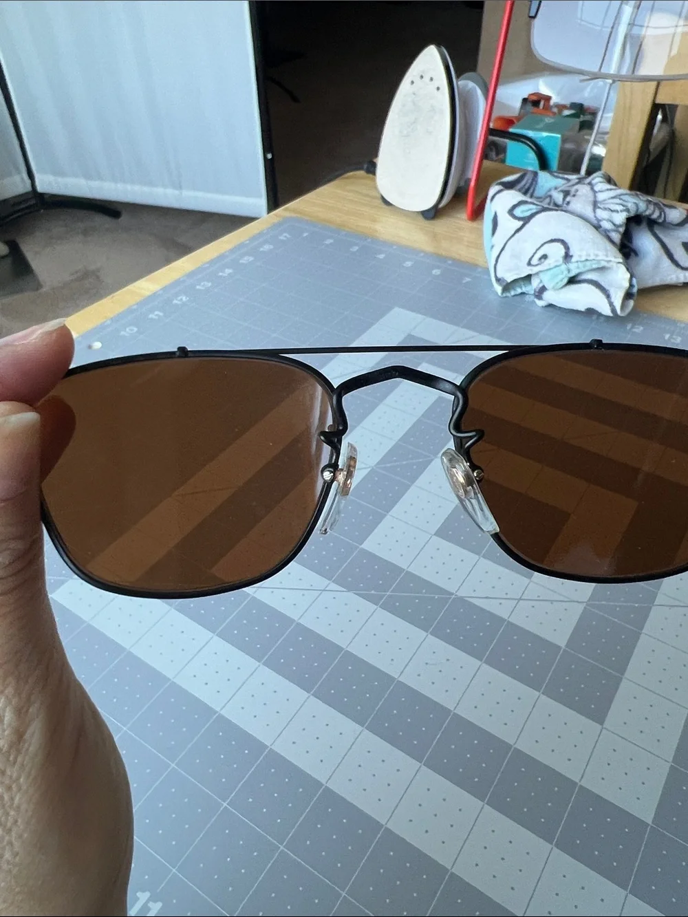 Rēvo 1109 001 Men's Polarized Brown Lens Sunglasses - Black Wire Frame